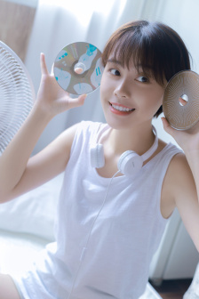 BL含着按摩器体育课跑步
